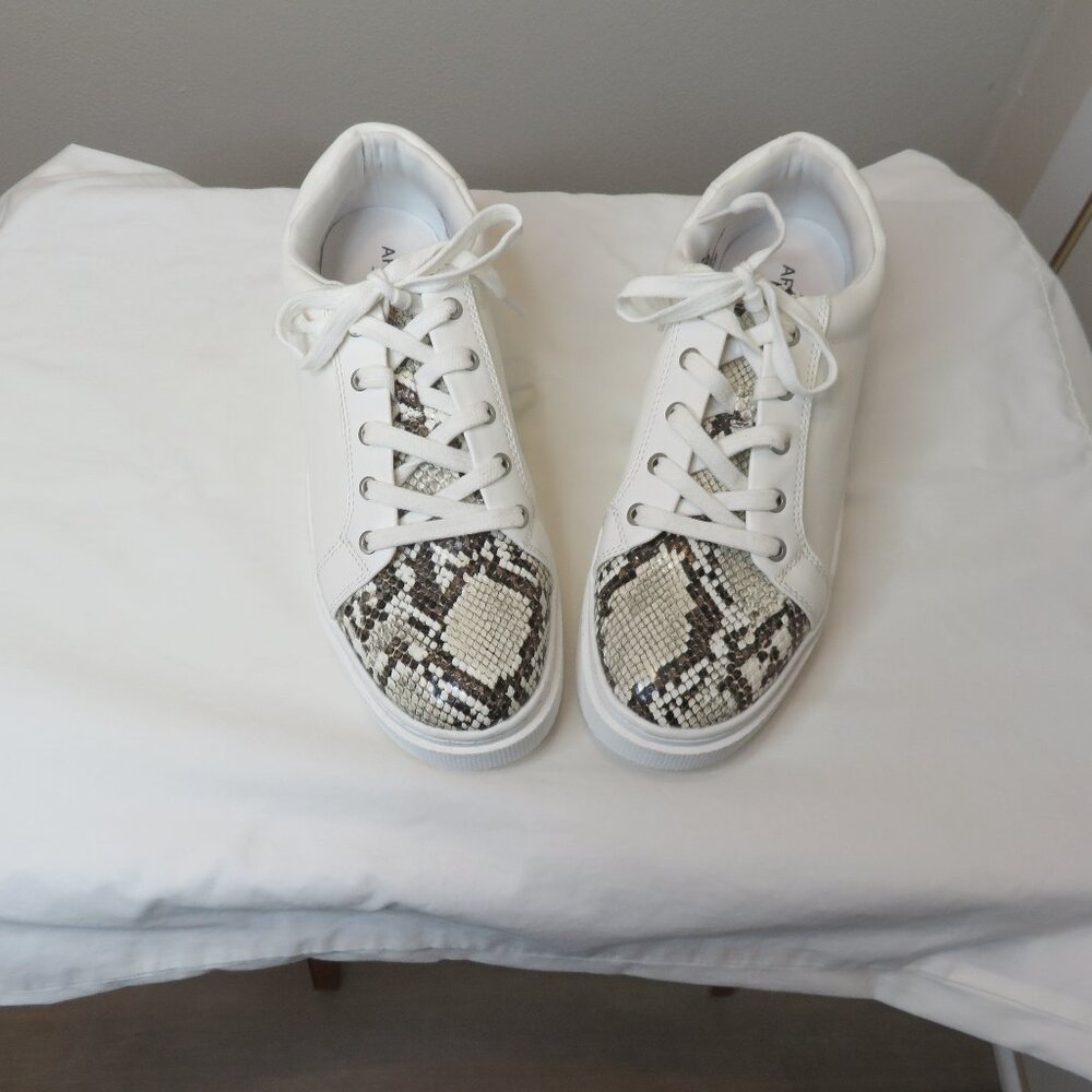 NWOT  Arizona Jean Co Techno Snake Skin Toes White Sneakers